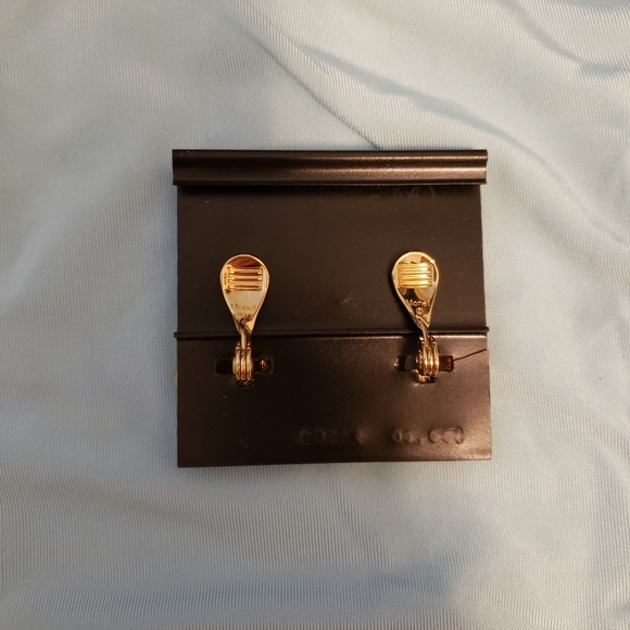 2/$20! Gold glam and pearl costume jewelry clip on earrings - Picture 2 of 2